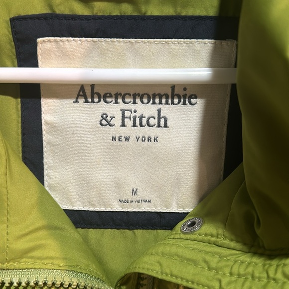 Abercrombie and Fitch puffer jacket, sleeveless size medium. - Picture 4 of 7